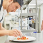 How a Kitchen Porter Can Help Your Restaurant Get Good Guest Reviews